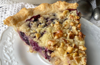 SOUR CREAM BLUEBERRY PIE – The Southern Girl Cooks