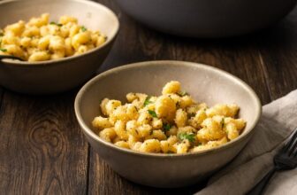 Garlic Bread Pasta | Cookies and Cups