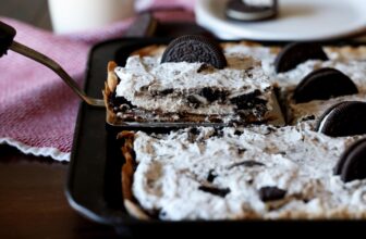 Oreo Slab Pie – Cookies and Cups