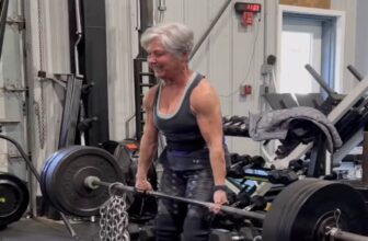 73-12 months-Previous Powerlifter Mary Duffy Deadlifts Practically Triple Body weight — 140.6 Kilograms (310 Kilos) with Chains