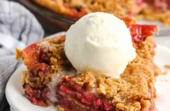 Rhubarb Crumble Pie – Spend With Pennies