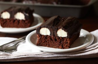 Bumpy Cake – Cookies and Cups