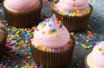 Confetti Cupcakes – Cookies and Cups