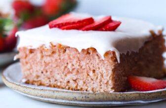 Strawberry Sheet Cake | Cookies and Cups