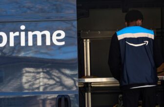 Amazon is reportedly attempting to supply Prime subscribers free cellphone service