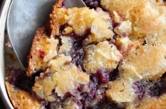 Simple Blackberry Cobbler Recipe | Cookies and Cups