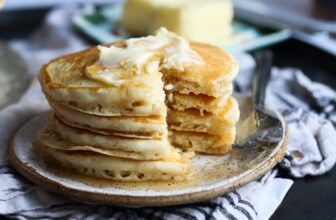 Fluffy Buttermilk Pancakes | Cookies and Cups