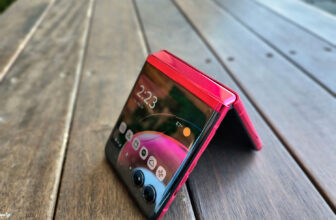 Motorola RAZR Plus, A Flip-style Cellphone With A Massive Cowl Display, The Finest Galaxy Flip 4 Competitor?